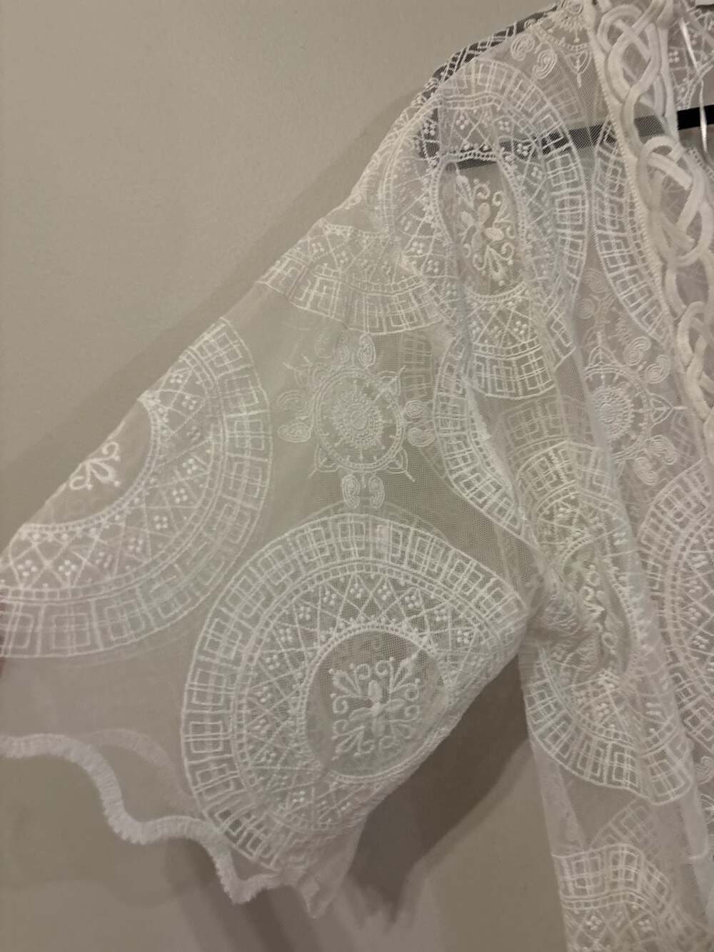 GILLI New With Tags White Sheer Medallion Embroidered Lace Kimono Duster - Picture 3 of 4